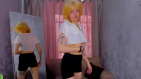 Luna online show from 04-30-26, 01:12