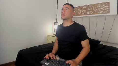 Snapshot of lunaanddante_ chatting on 06-23-26, 05:27 lunaanddante_ online show from 06-23-26, 05:27