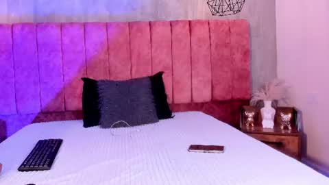 luna arias online show from 06-25-26, 07:51