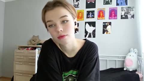 Snapshot of lunaastar_ chatting on 01-04-25, 01:10 lunaastar_ online show from 01-04-25, 01:10