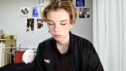 Snapshot of lunaastar_ chatting on 01-10-25, 04:41 lunaastar_ online show from 01-10-25, 04:41