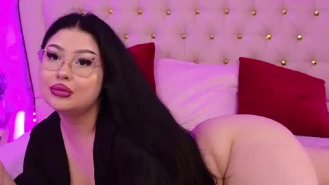 lunababe_ online show from 05-09-26, 11:15
