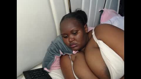 lunabloom01 online show from 09-28-25, 01:05