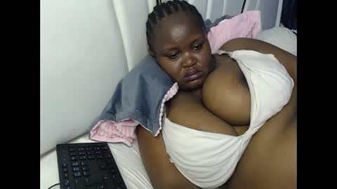 lunabloom01 online show from 10-04-25, 06:06