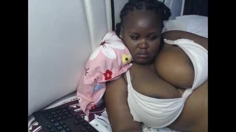 lunabloom01 online show from 10-11-25, 08:40