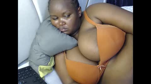 lunabloom01 online show from 04-05-26, 07:44