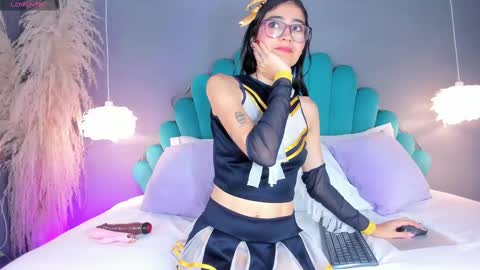 Snapshot of lunabloomn chatting on 09-23-25, 05:27 Luna online show from 09-23-25, 05:27