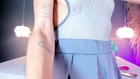 Snapshot of lunabloomn chatting on 10-17-25, 05:15 Luna online show from 10-17-25, 05:15