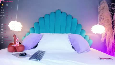 Snapshot of lunabloomn chatting on 10-21-25, 05:13 Luna online show from 10-21-25, 05:13