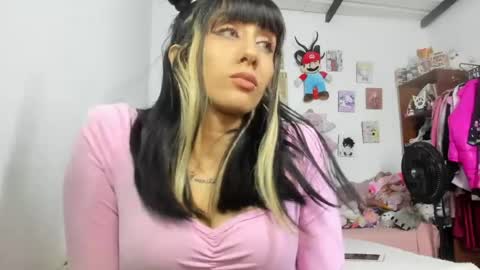 Snapshot of lunacristal_moon chatting on 06-18-26, 08:25 lunacristal_moon online show from 06-18-26, 08:25