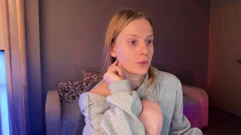 Snapshot of lunacyy chatting on 09-16-25, 06:14 Britney online show from 09-16-25, 06:14