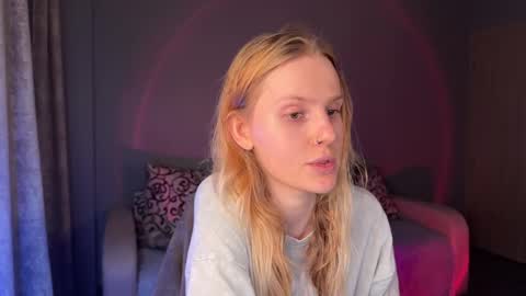 Snapshot of lunacyy chatting on 09-17-25, 03:57 Britney online show from 09-17-25, 03:57