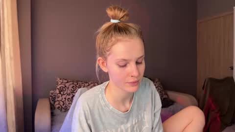 Snapshot of lunacyy chatting on 09-18-25, 05:31 Britney online show from 09-18-25, 05:31