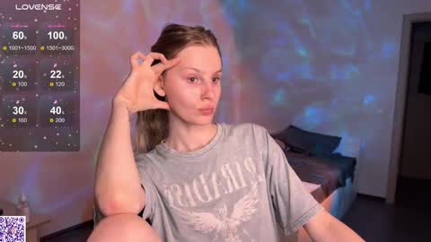 Snapshot of lunacyy chatting on 09-18-25, 06:43 Britney online show from 09-18-25, 06:43