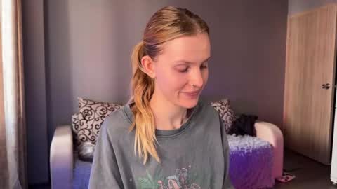 Snapshot of lunacyy chatting on 09-21-25, 06:26 Britney online show from 09-21-25, 06:26