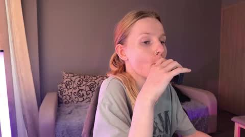 Snapshot of lunacyy chatting on 09-27-25, 05:45 Britney online show from 09-27-25, 05:45