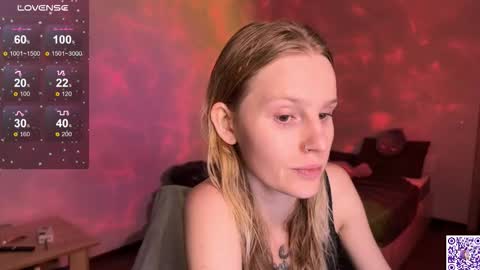 Snapshot of lunacyy chatting on 09-27-25, 07:52 Britney online show from 09-27-25, 07:52