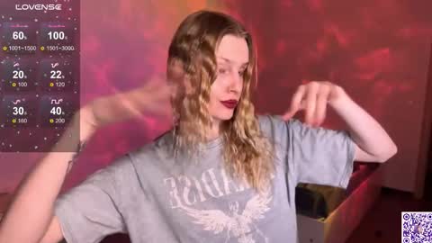 Snapshot of lunacyy chatting on 09-28-25, 06:13 Britney online show from 09-28-25, 06:13