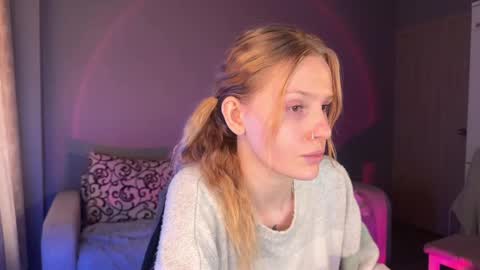 Snapshot of lunacyy chatting on 09-29-25, 06:51 Britney online show from 09-29-25, 06:51