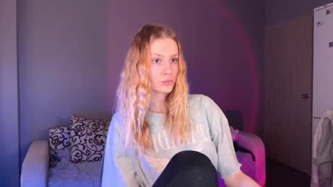 Snapshot of lunacyy chatting on 09-30-25, 08:19 Britney online show from 09-30-25, 08:19