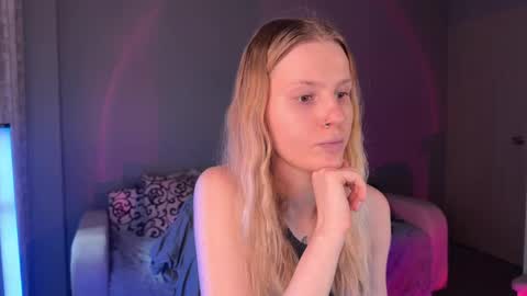 Snapshot of lunacyy chatting on 10-01-25, 02:34 Britney online show from 10-01-25, 02:34