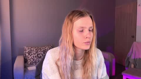 Snapshot of lunacyy chatting on 10-03-25, 07:49 Britney online show from 10-03-25, 07:49