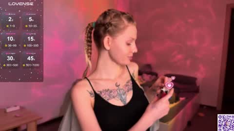 Snapshot of lunacyy chatting on 10-03-25, 07:55 Britney online show from 10-03-25, 07:55