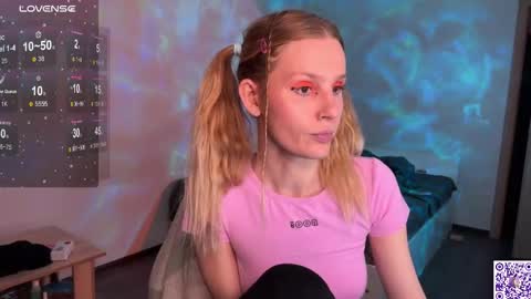 Snapshot of lunacyy chatting on 10-05-25, 08:18 Britney online show from 10-05-25, 08:18