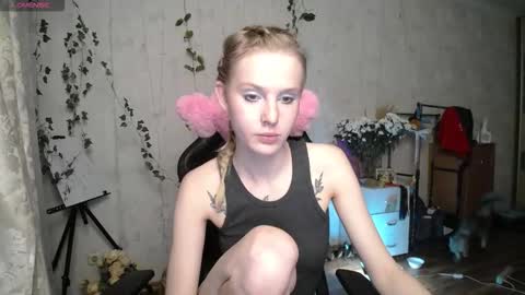 Snapshot of lunacyy chatting on 10-15-25, 08:09 Britney online show from 10-15-25, 08:09