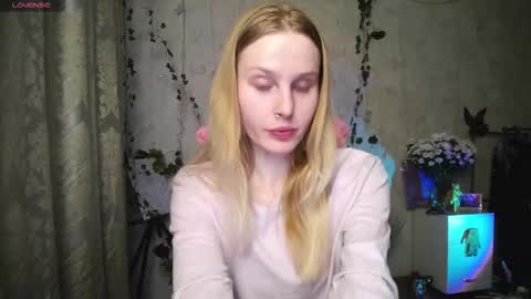Snapshot of lunacyy chatting on 10-18-25, 07:03 Britney online show from 10-18-25, 07:03