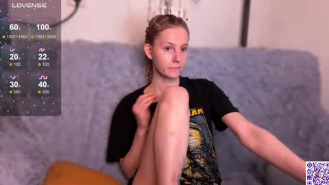 Snapshot of lunacyy chatting on 10-24-25, 03:52 Britney online show from 10-24-25, 03:52