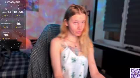 Snapshot of lunacyy chatting on 11-03-25, 08:10 Britney online show from 11-03-25, 08:10