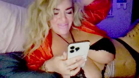 Snapshot of lunadaddysgirl chatting on 11-26-25, 08:15 Luna Daddys Girl online show from 11-26-25, 08:15