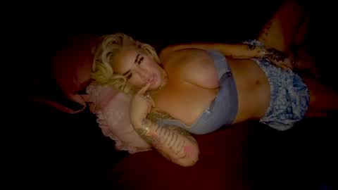 Snapshot of lunadaddysgirl chatting on 05-27-26, 06:10 Luna Daddys Girl online show from 05-27-26, 06:10