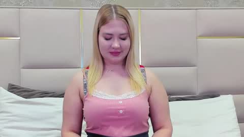 LunaHouston online show from 03-11-25, 04:18