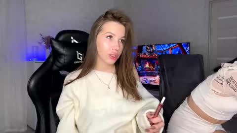 lunail online show from 11-21-25, 08:13