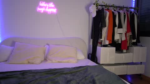 Laura online show from 02-27-25, 07:12