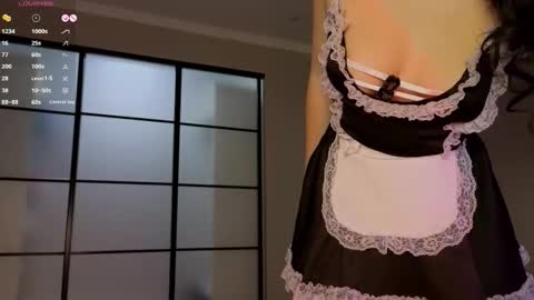 Snapshot of lunajii chatting on 10-18-25, 02:25 Luna online show from 10-18-25, 02:25