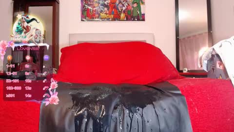 Snapshot of lunalatinacoo chatting on 12-28-24, 12:24 LUNA online show from 12-28-24, 12:24