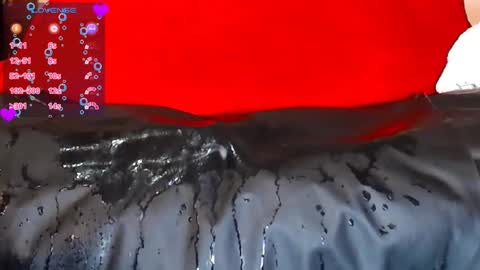 Snapshot of lunalatinacoo chatting on 01-31-25, 04:27 LUNA online show from 01-31-25, 04:27