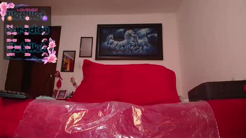 Snapshot of lunalatinacoo chatting on 10-05-25, 10:13 LUNA online show from 10-05-25, 10:13