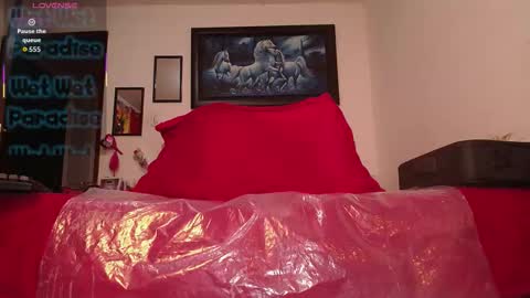 Snapshot of lunalatinacoo chatting on 10-26-25, 09:04 LUNA online show from 10-26-25, 09:04