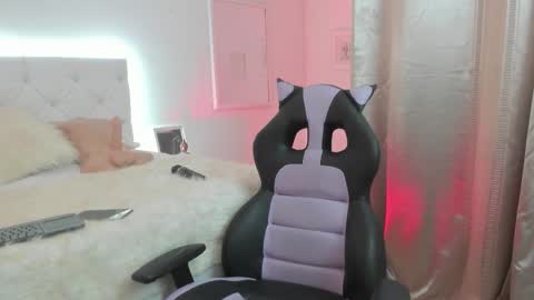 Luna Lenox  online show from 02-09-26, 11:25