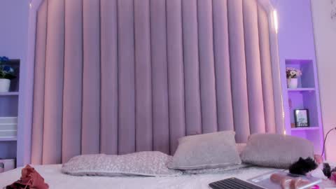 I M  L U N A  online show from 01-08-25, 02:46
