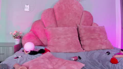 I M  L U N A  online show from 01-09-25, 06:48