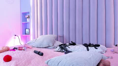 I M  L U N A  online show from 01-11-25, 05:41