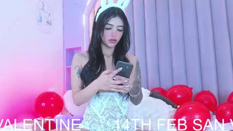 I M  L U N A  online show from 02-15-25, 05:51