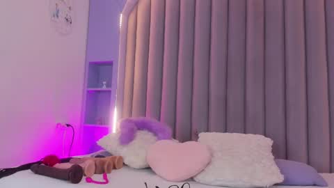 I M  L U N A  online show from 02-21-25, 02:39