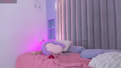 I M  L U N A  online show from 02-28-25, 09:04