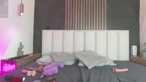 I M  L U N A  online show from 03-05-25, 06:01